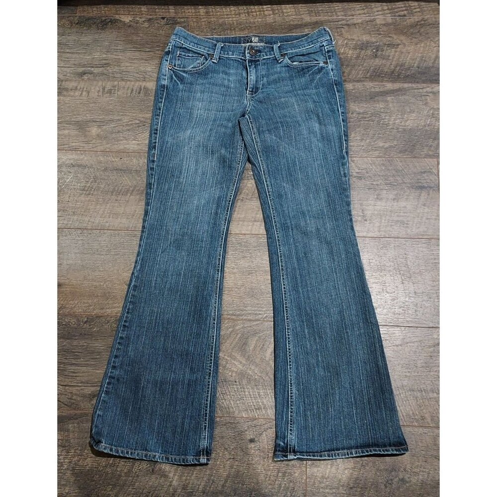 NY&C Brand Women's Flare Jeans Size 8 Wash Denim - Picture 2 of 14